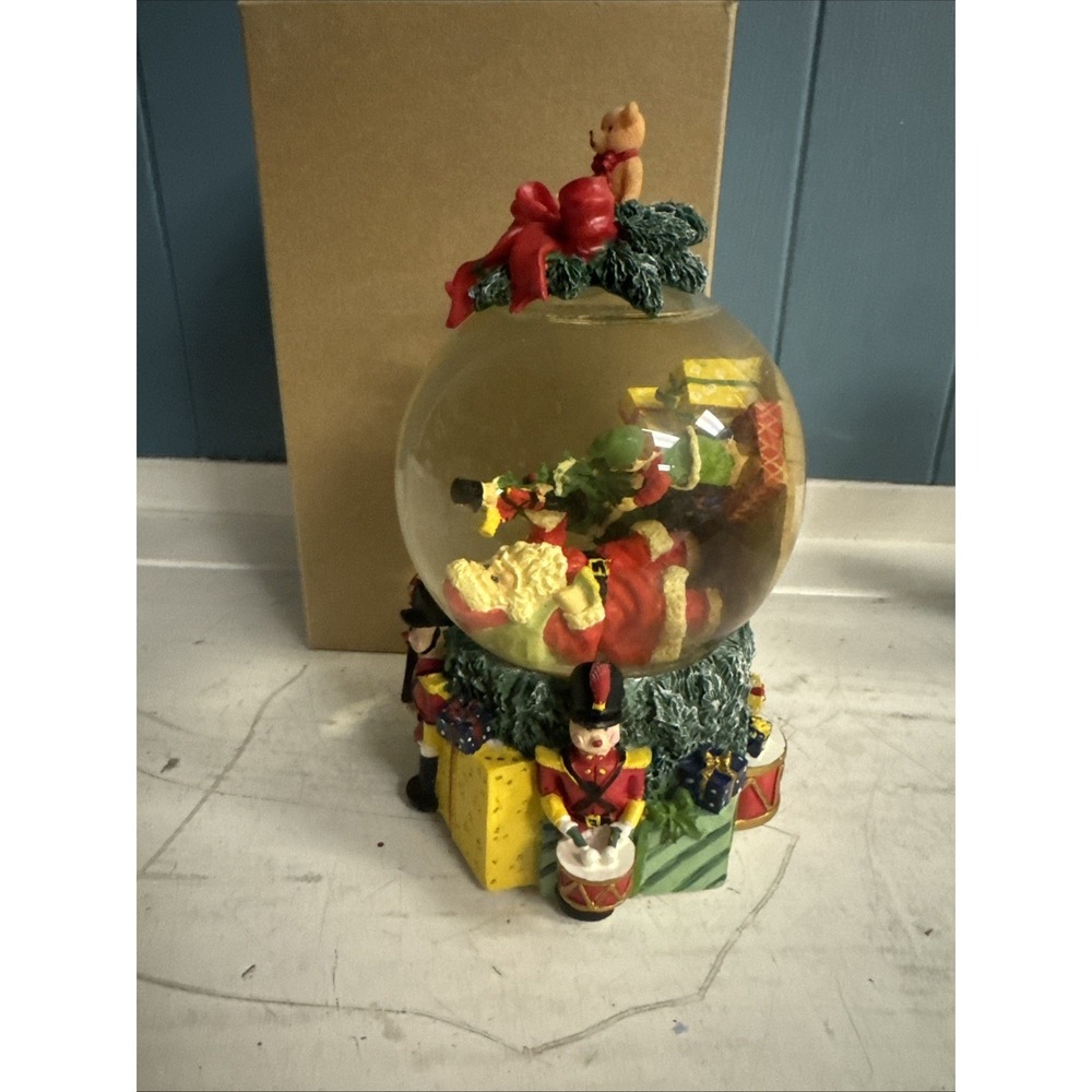 Avon 2001‎ Holiday Novelty Snow Globe Santa Presents Christmas Tree *see/read